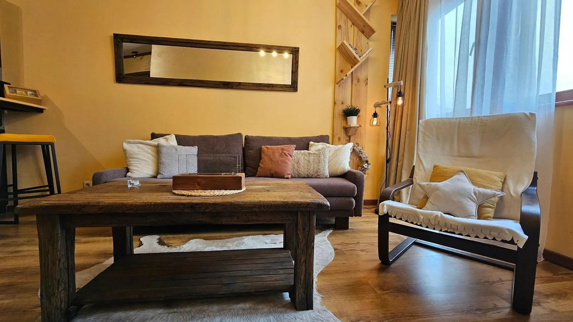 Forest Nest Cozy Apartment White Balcony On The Hill 반스코