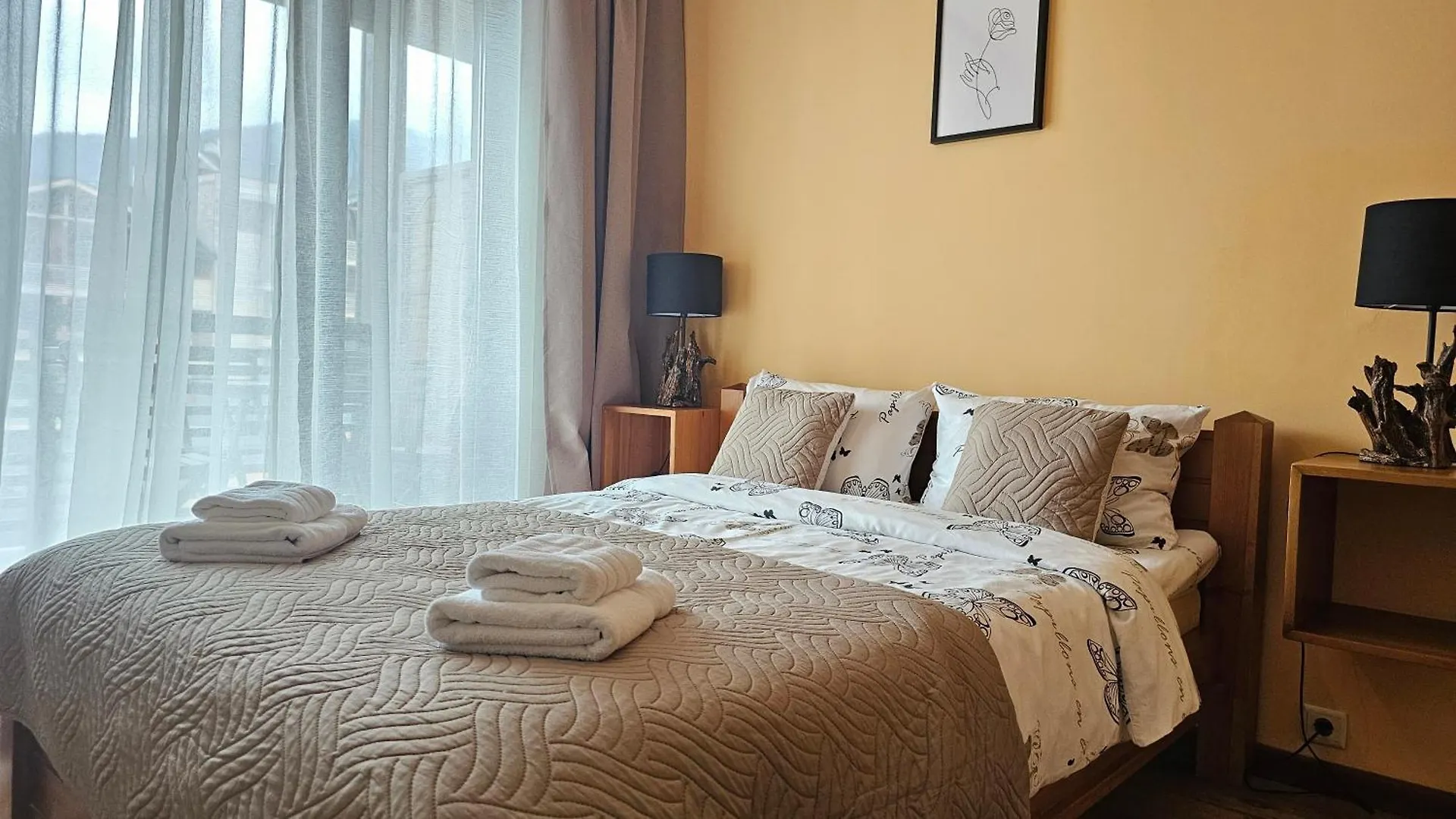 Forest Nest Cozy Apartment White Balcony On The Hill 반스코