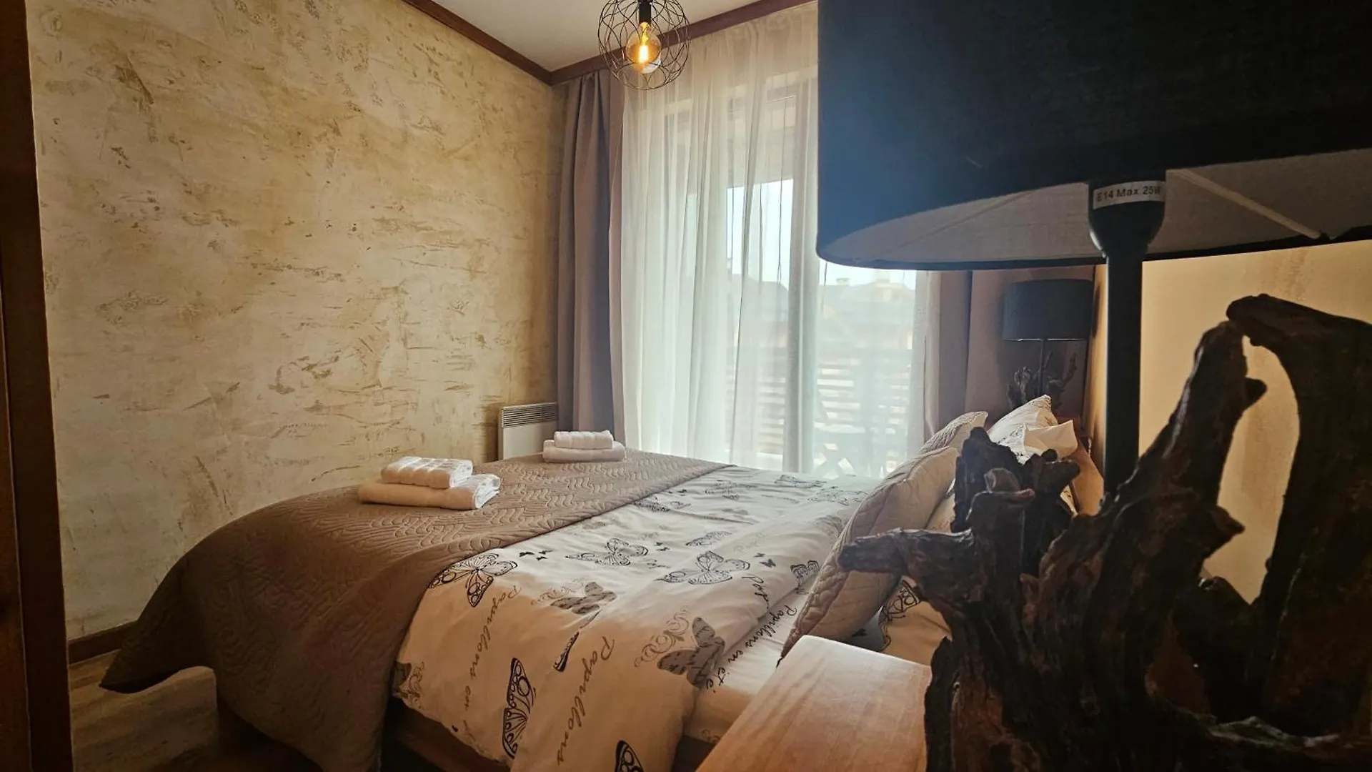 Forest Nest Cozy Apartment White Balcony On The Hill 반스코